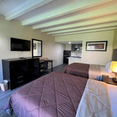 James River Inn & Suites นิวพอร์ตนิวส์ ภายนอก รูปภาพ