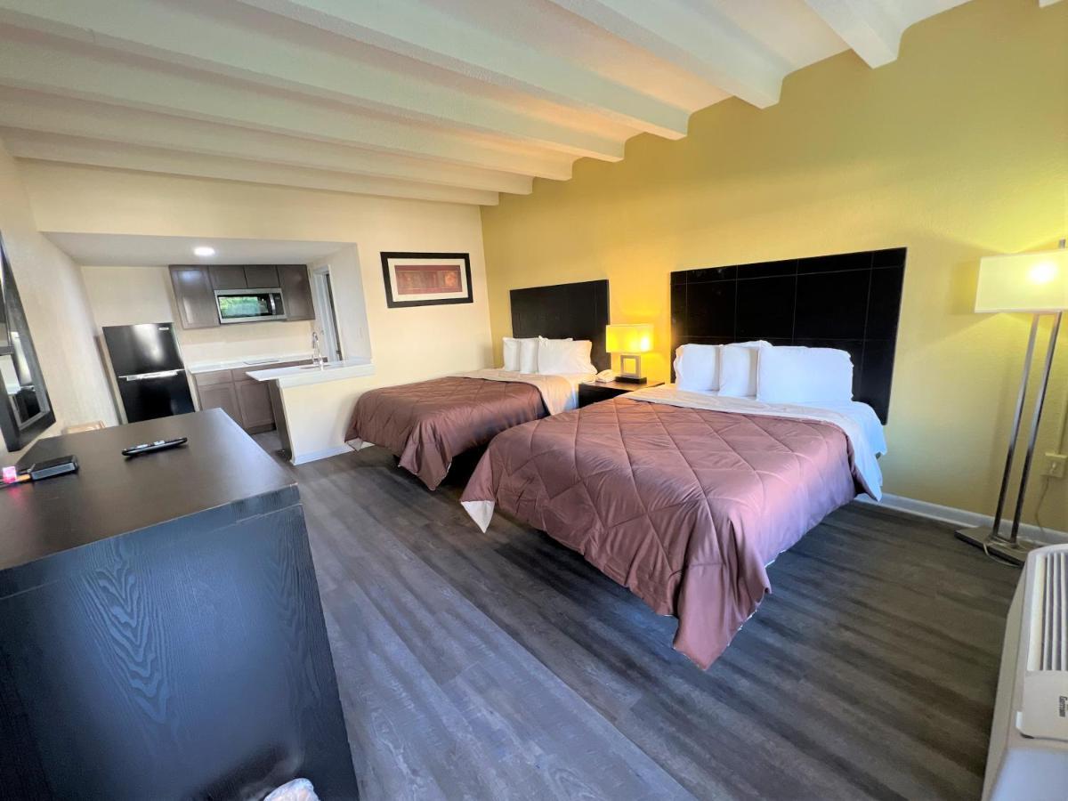 James River Inn & Suites นิวพอร์ตนิวส์ ภายนอก รูปภาพ