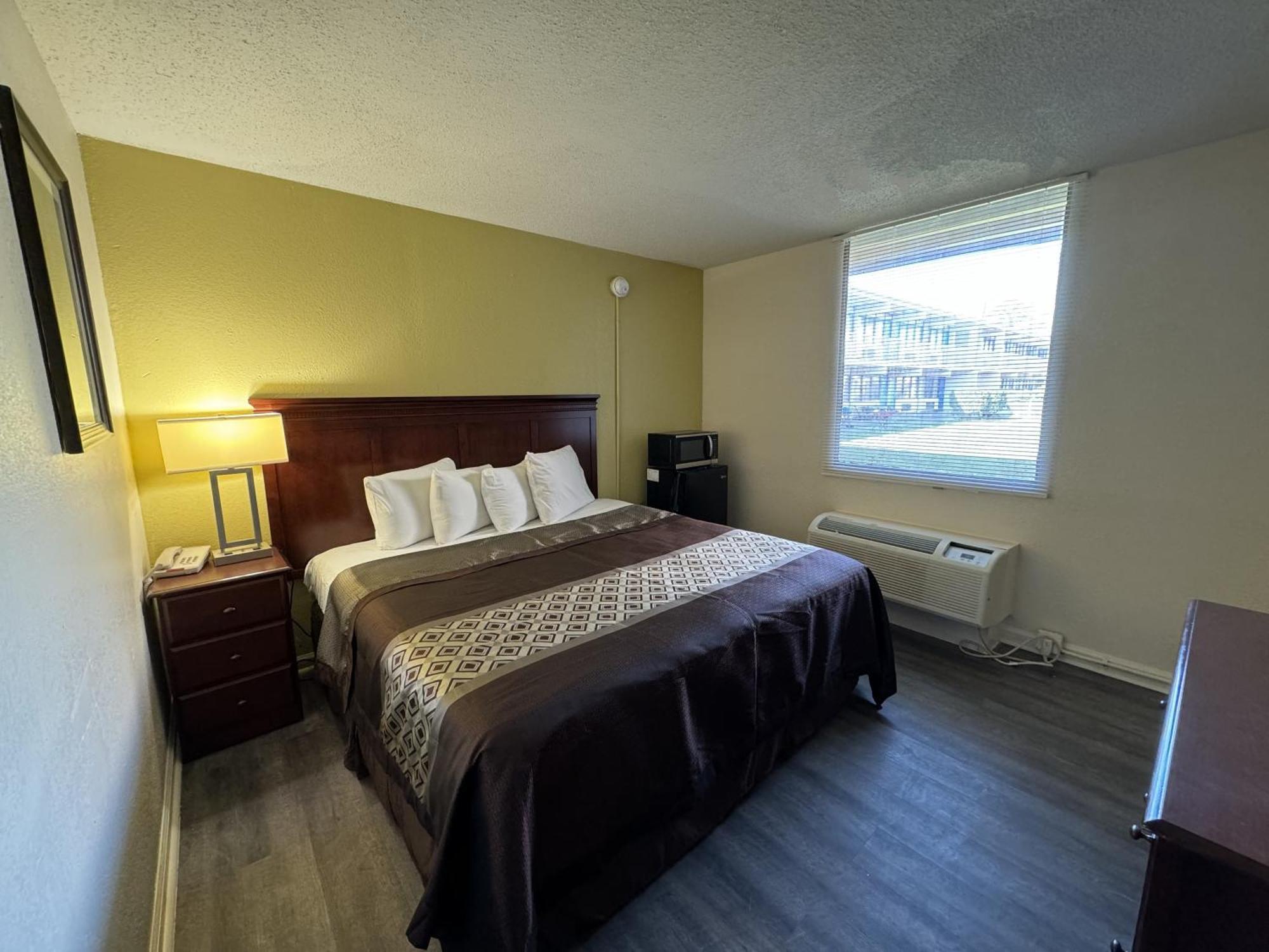 James River Inn & Suites นิวพอร์ตนิวส์ ภายนอก รูปภาพ