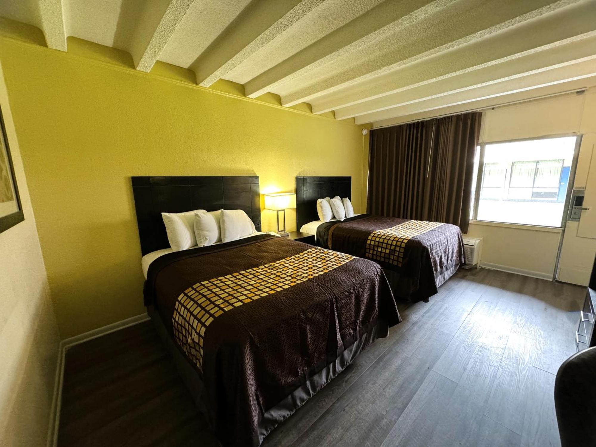 James River Inn & Suites นิวพอร์ตนิวส์ ภายนอก รูปภาพ