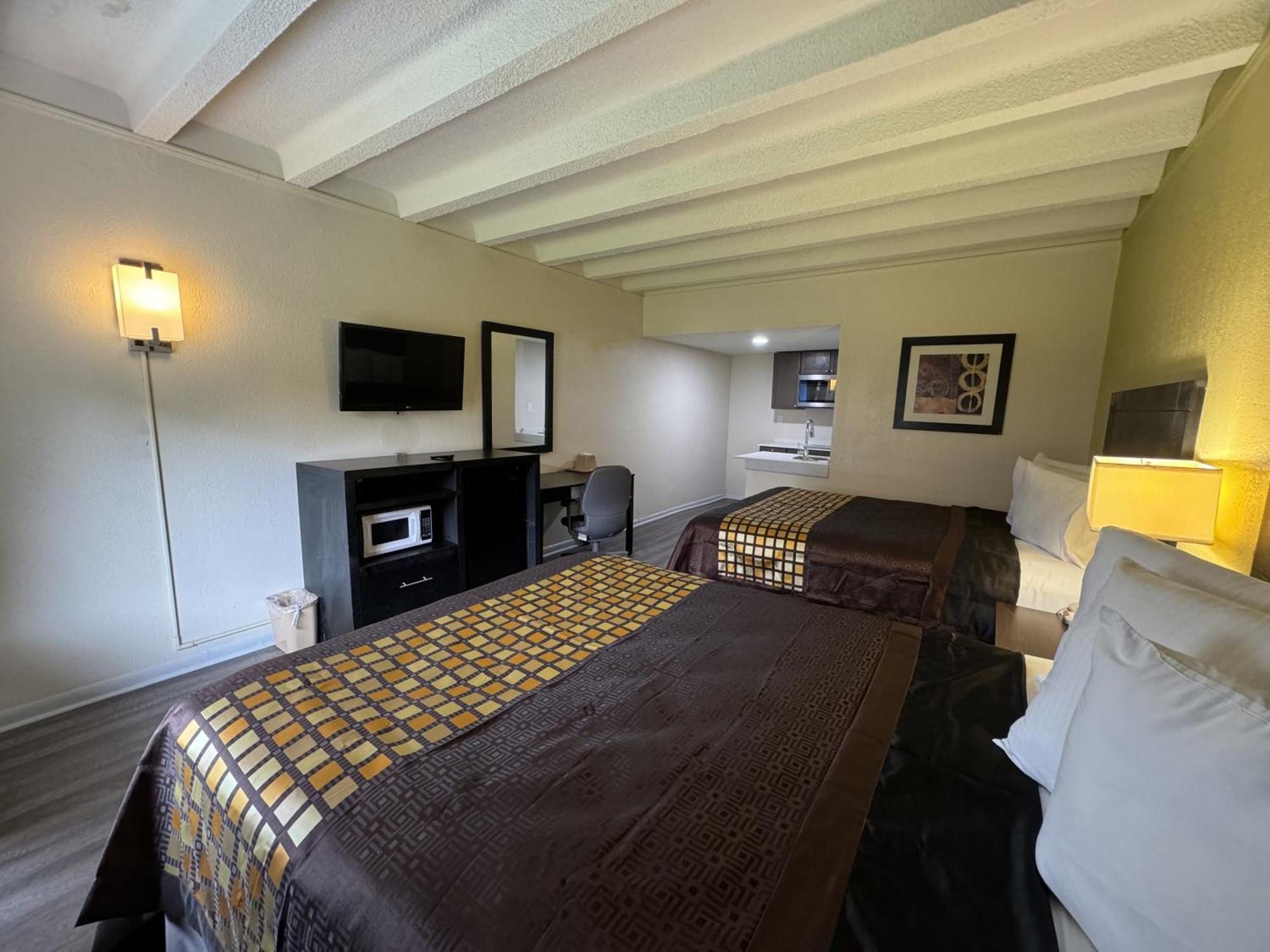 James River Inn & Suites นิวพอร์ตนิวส์ ภายนอก รูปภาพ